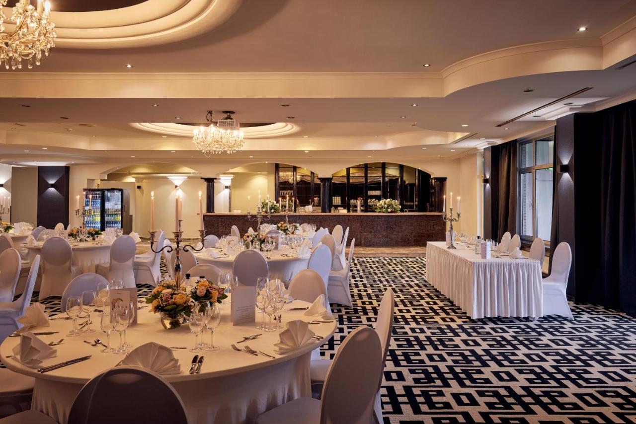Hotel Gladbeck Van Der Valk Bagian luar foto