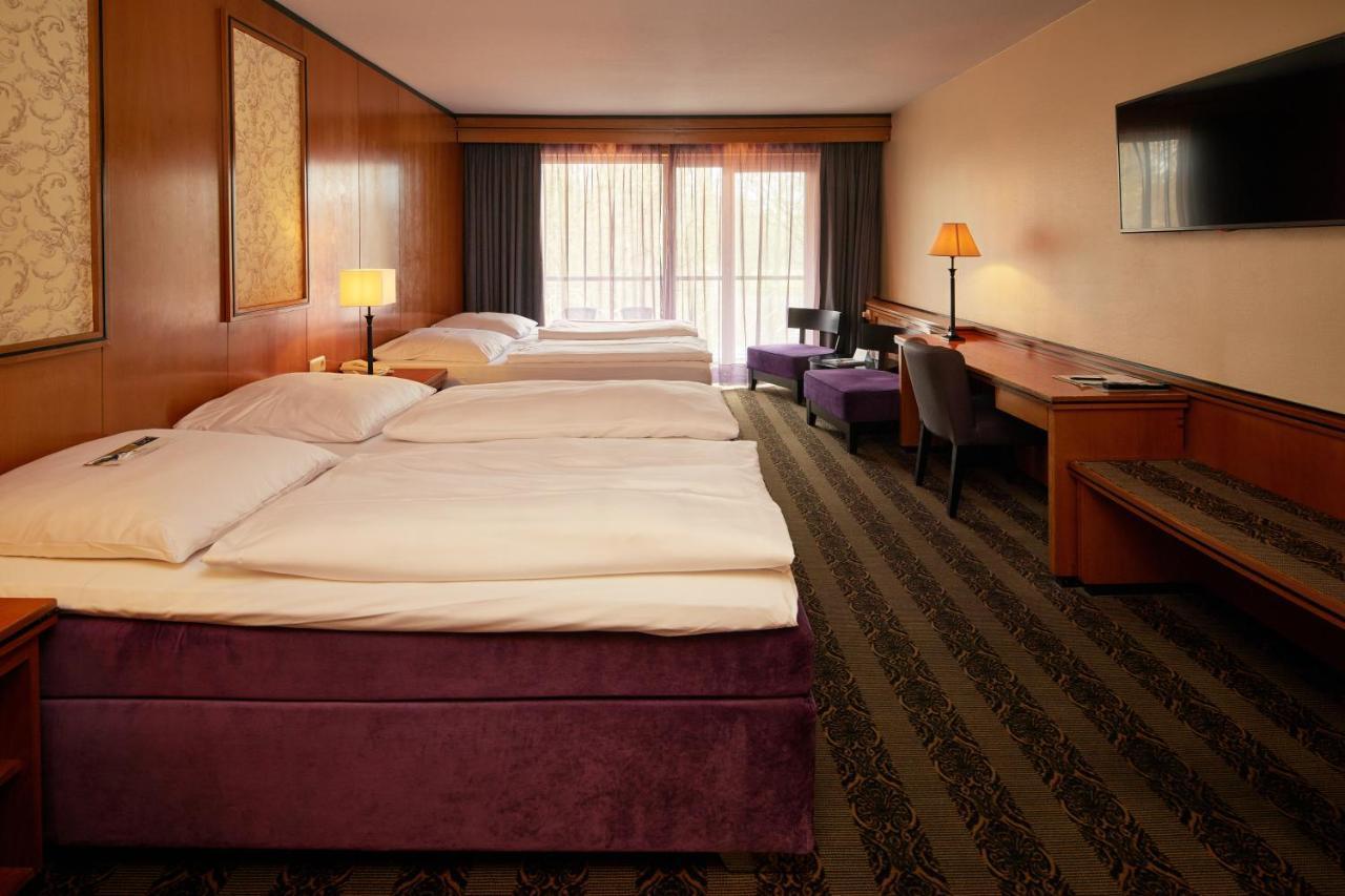 Hotel Gladbeck Van Der Valk Bagian luar foto