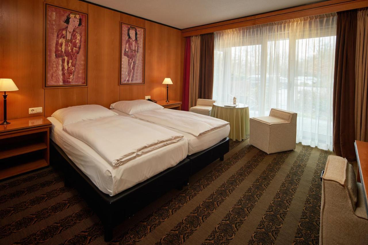 Hotel Gladbeck Van Der Valk Bagian luar foto