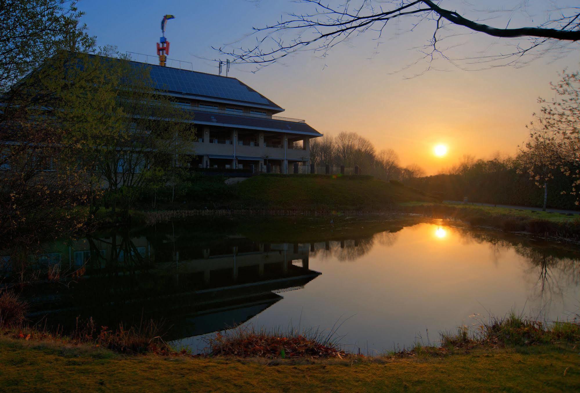 Hotel Gladbeck Van Der Valk Bagian luar foto